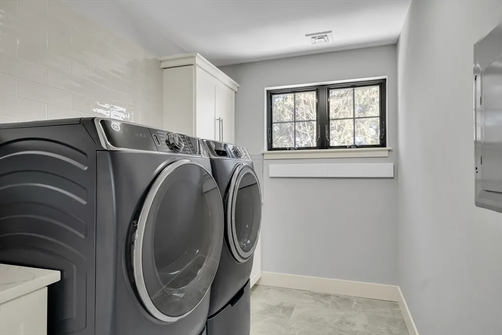 32 Lantern Ln, Wellesley, MA 02481