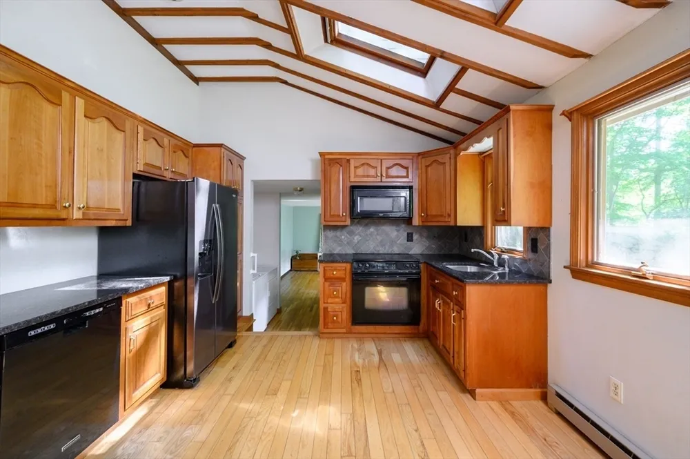 371 Gardner St, Hingham, MA 02043