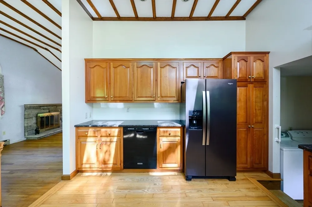 371 Gardner St, Hingham, MA 02043