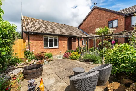Barnfield Way, Hurst Green, RH8