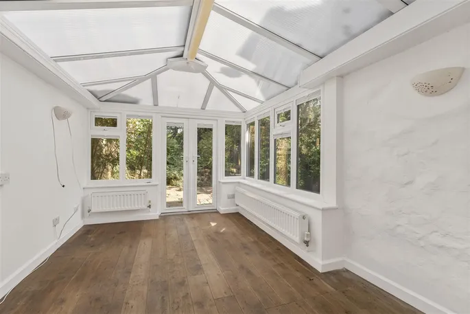Property carousel image 10