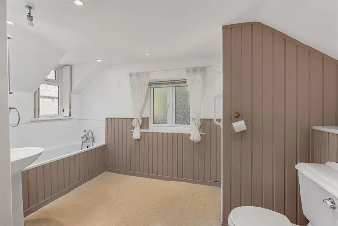 Property carousel image 16
