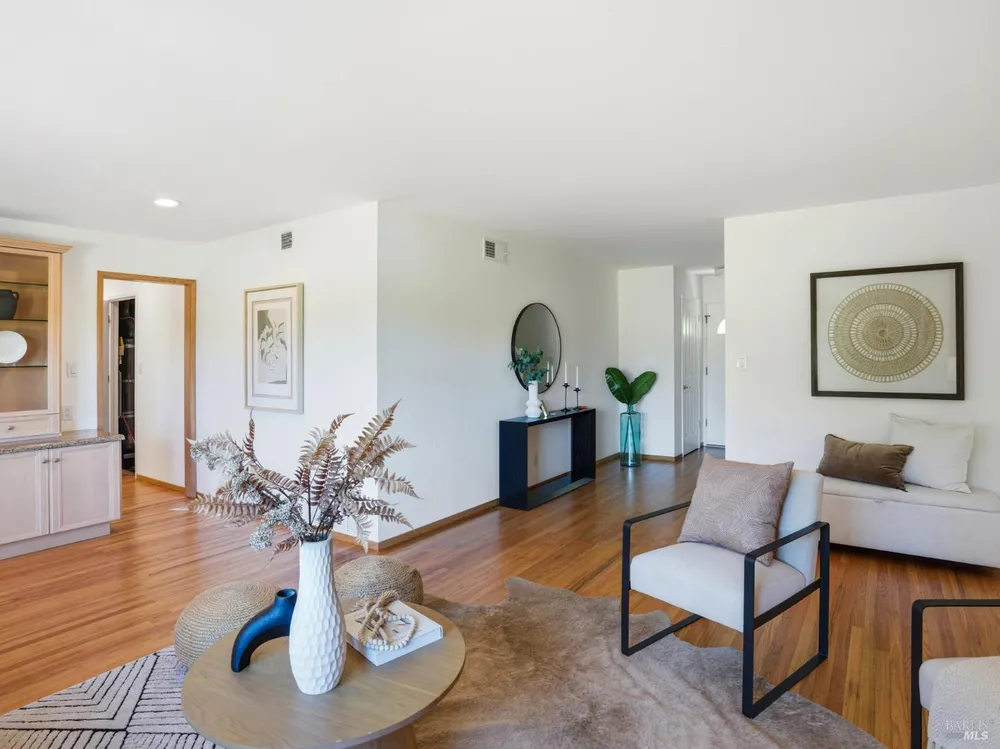 66 Granada Dr, Corte Madera, CA 94925