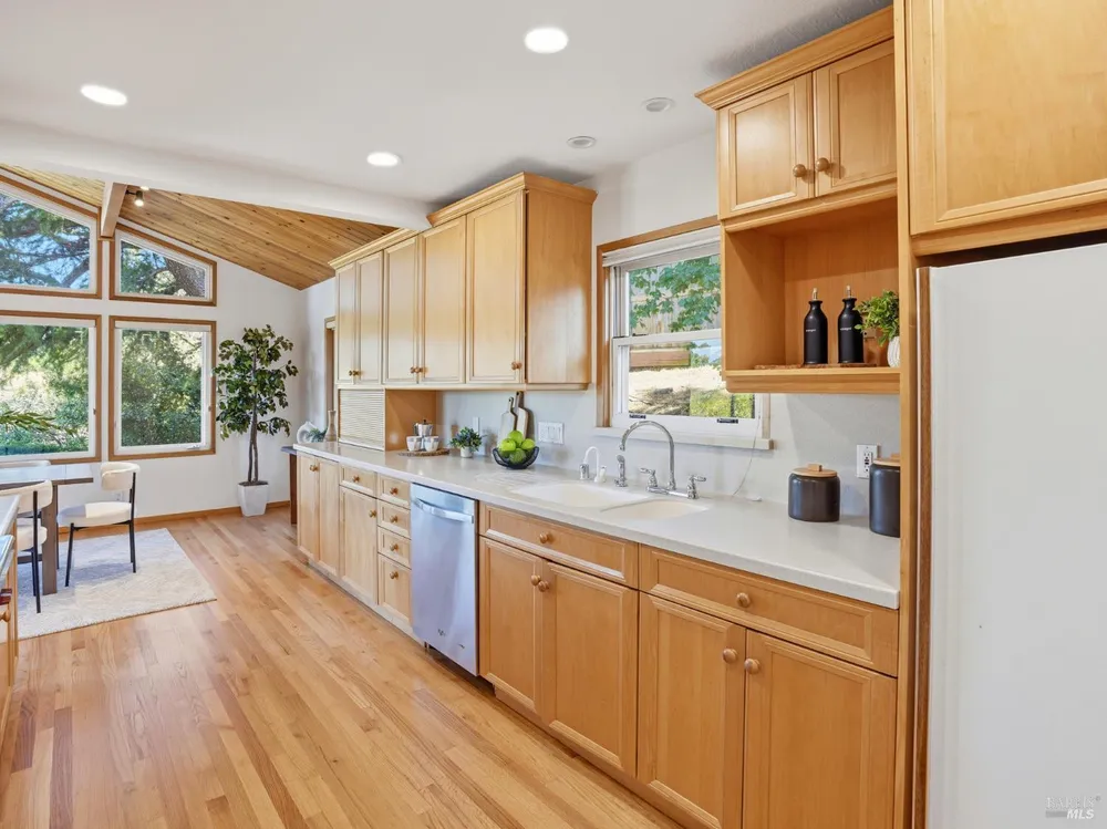 66 Granada Dr, Corte Madera, CA 94925