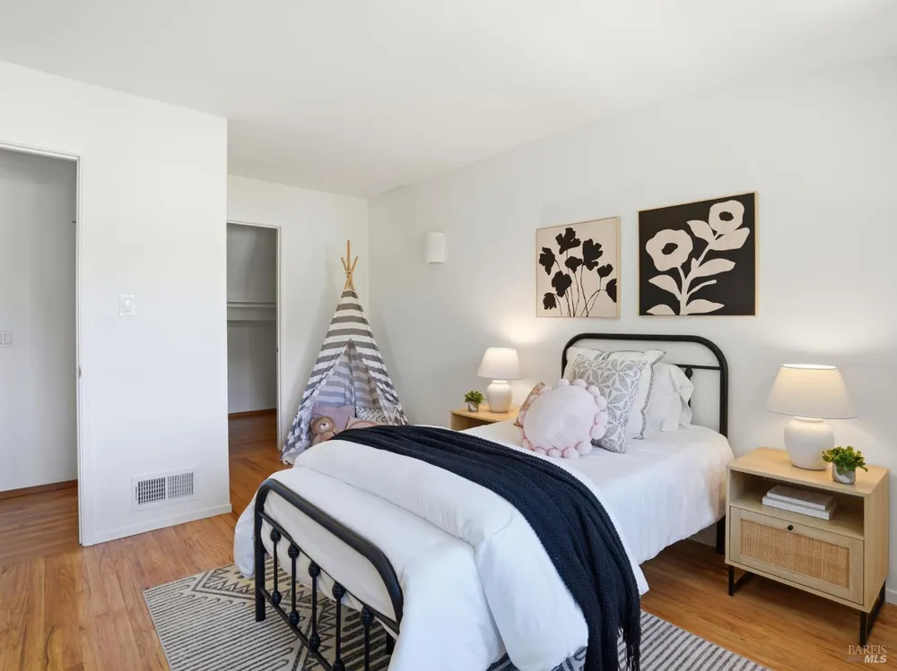 66 Granada Dr, Corte Madera, CA 94925