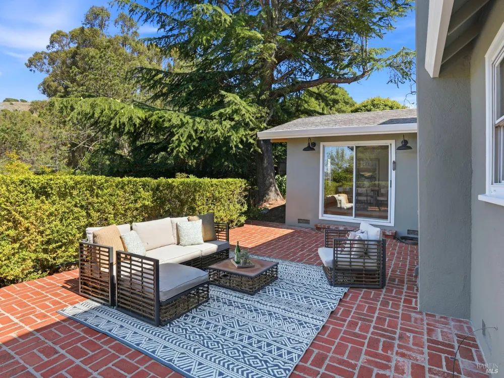 66 Granada Dr, Corte Madera, CA 94925
