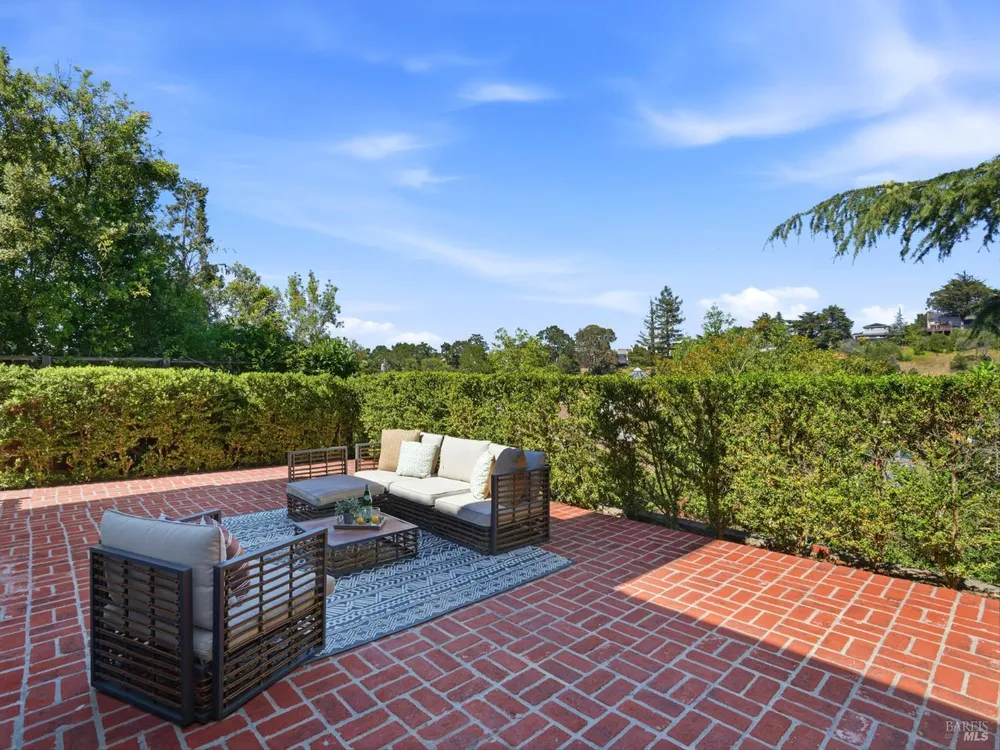 66 Granada Dr, Corte Madera, CA 94925