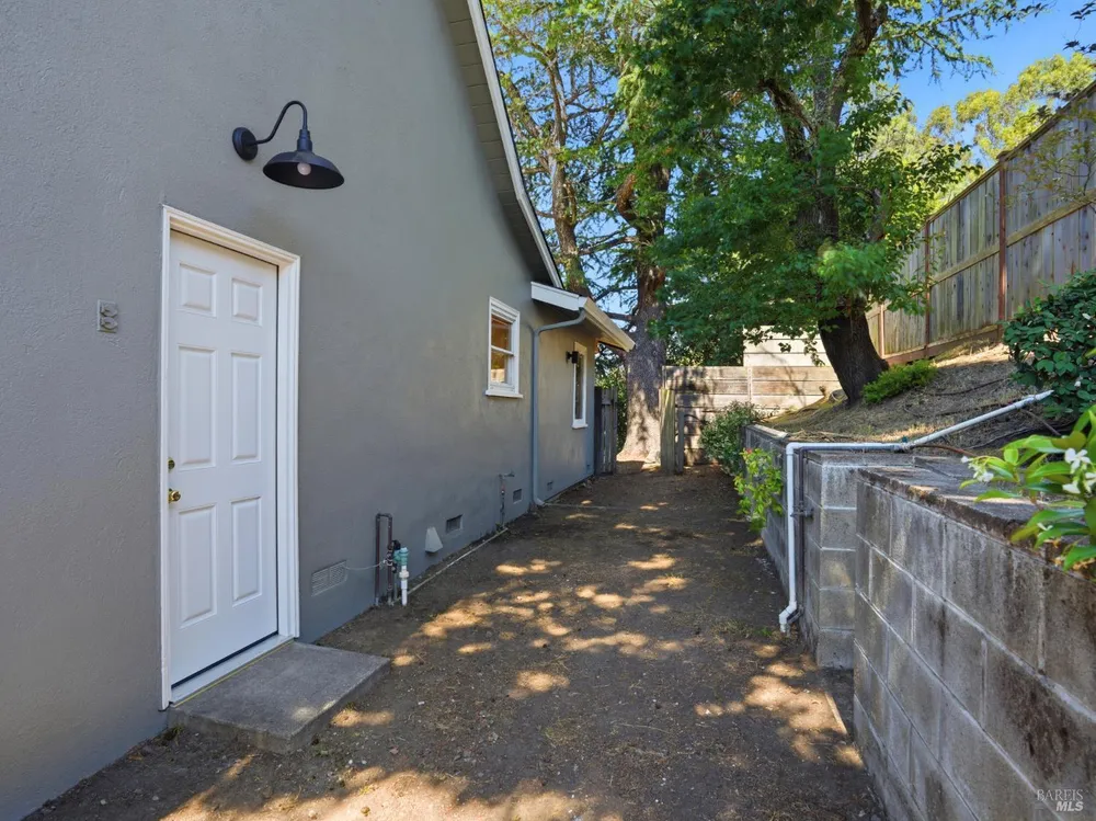 66 Granada Dr, Corte Madera, CA 94925