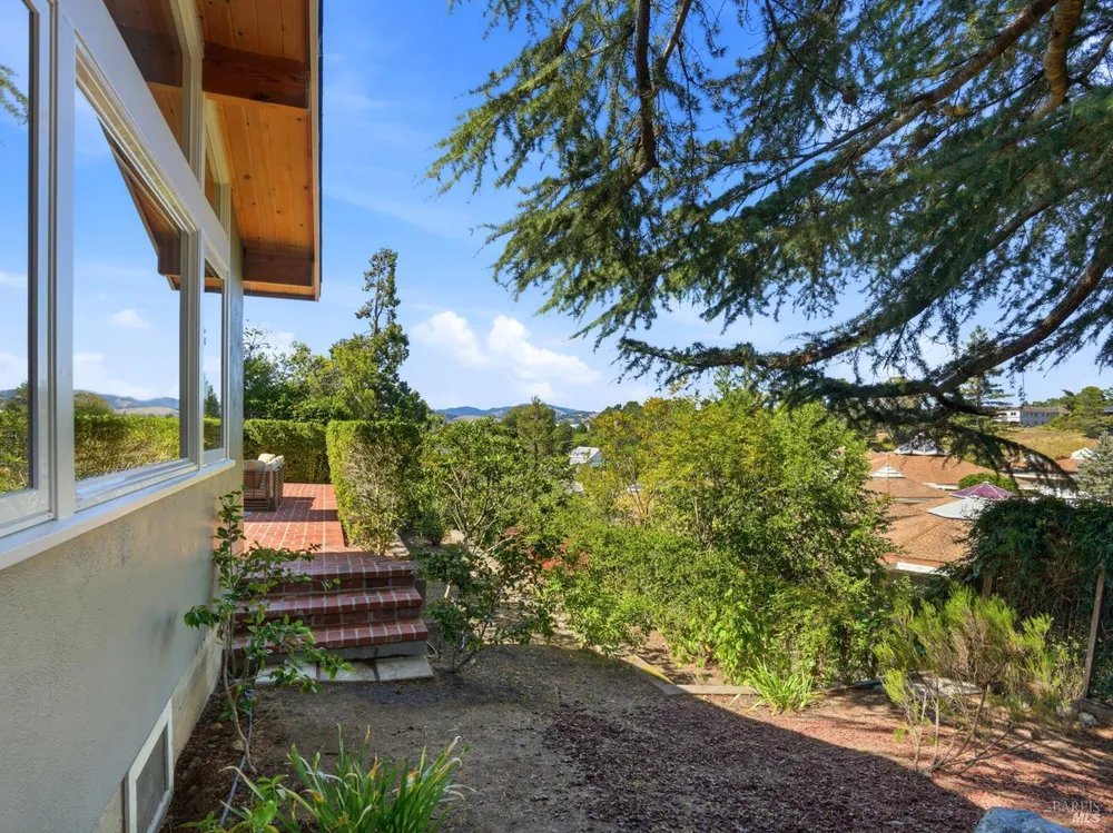 66 Granada Dr, Corte Madera, CA 94925