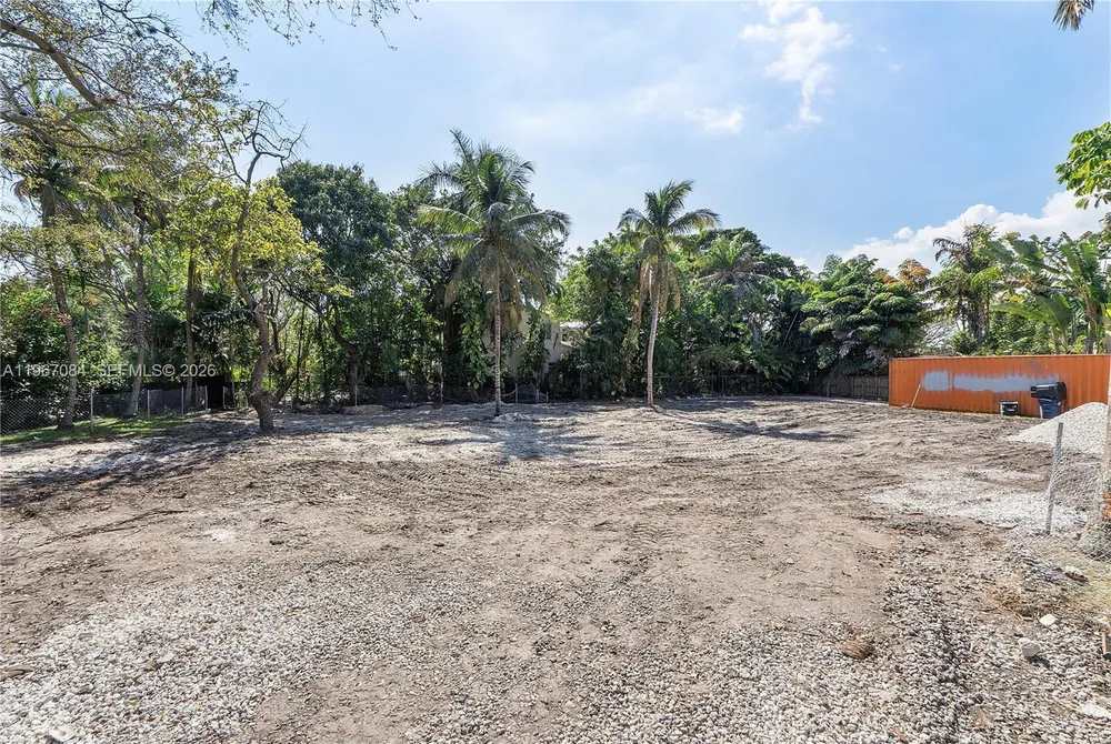 2880 Fairgreen Dr, Miami Beach, FL 33140