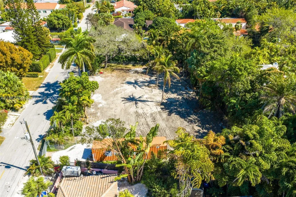 2880 Fairgreen Dr, Miami Beach, FL 33140