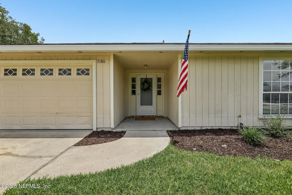 7180 Ridgeglen Ct, Jacksonville, FL 32216