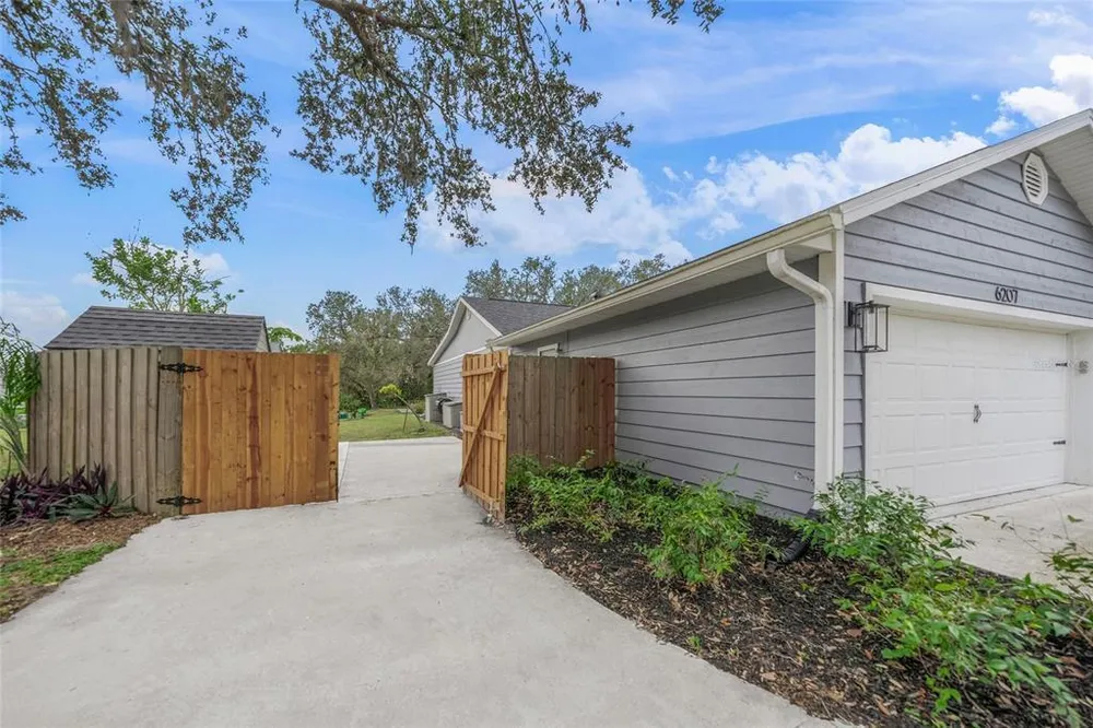 6207 93rd Street Circle E, Bradenton, FL 34202