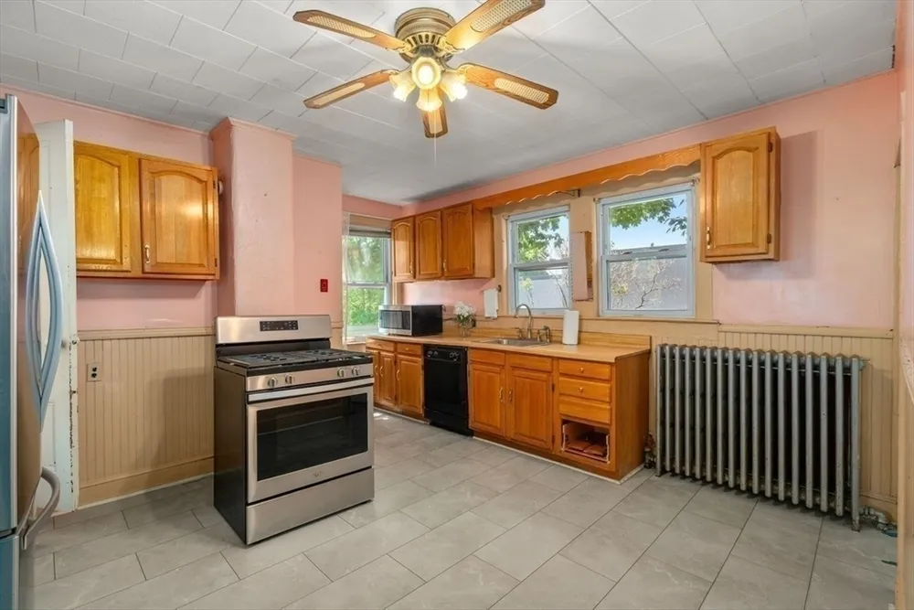 4 Magnolia Pl, Boston, MA 02125