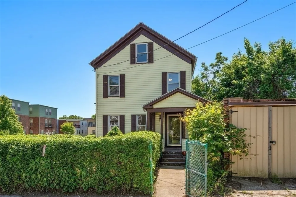 4 Magnolia Pl, Boston, MA 02125