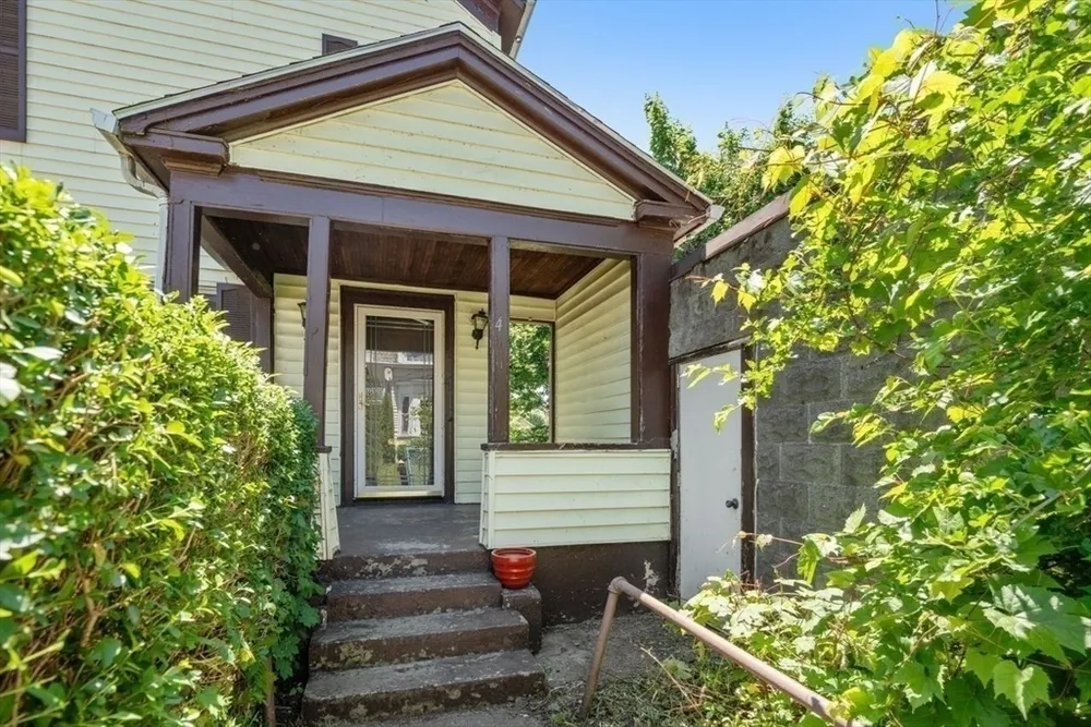 4 Magnolia Pl, Boston, MA 02125