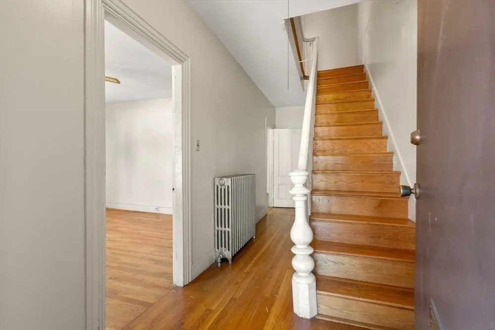 4 Magnolia Pl, Boston, MA 02125