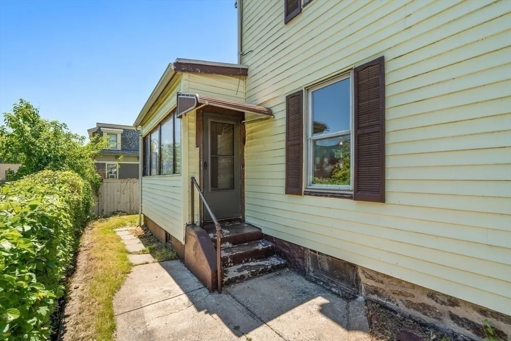 4 Magnolia Pl, Boston, MA 02125