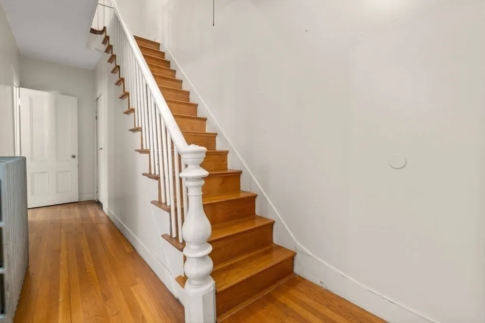 4 Magnolia Pl, Boston, MA 02125