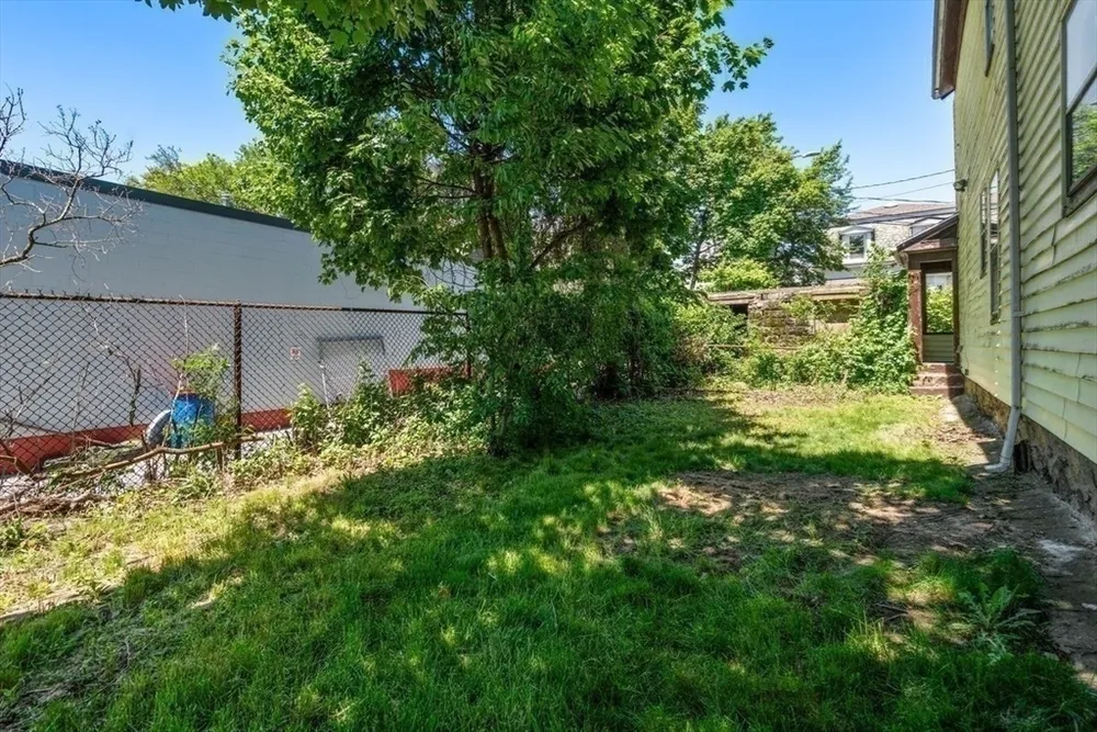 4 Magnolia Pl, Boston, MA 02125