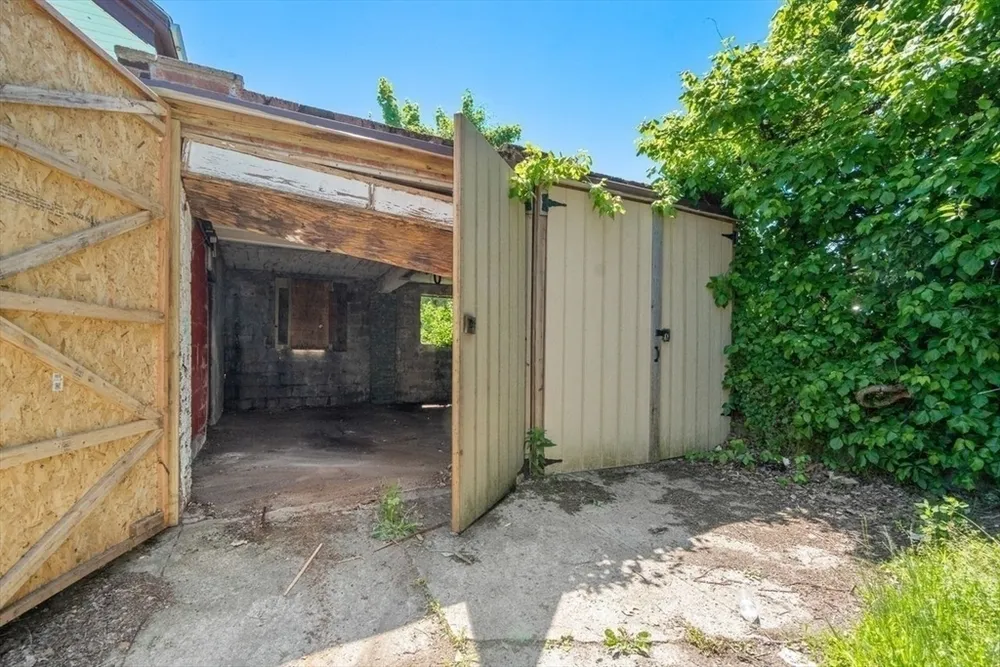 4 Magnolia Pl, Boston, MA 02125