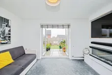 Heol Y Gylfinir, Llanilid, Pontyclun