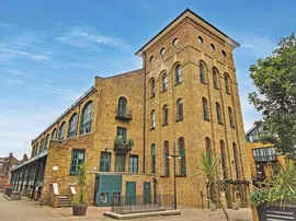 Burrells Wharf Square, LONDON photo
