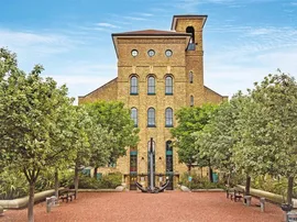 Burrells Wharf Square, LONDON photo