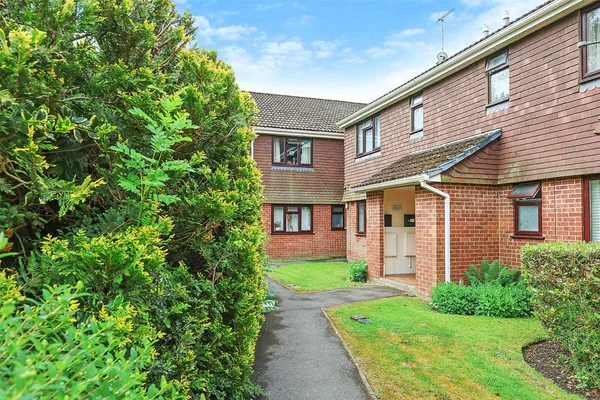 Robyns Way, Edenbridge, Kent, TN8