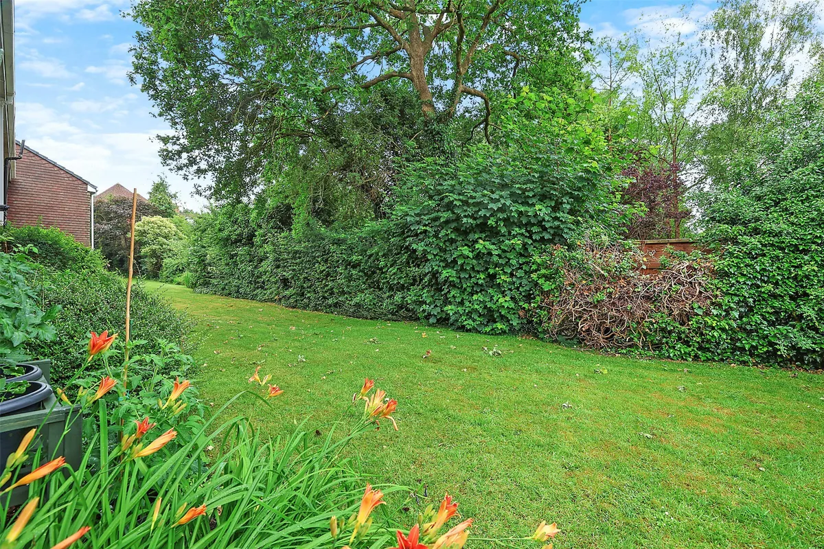 Robyns Way, Edenbridge, Kent, TN8