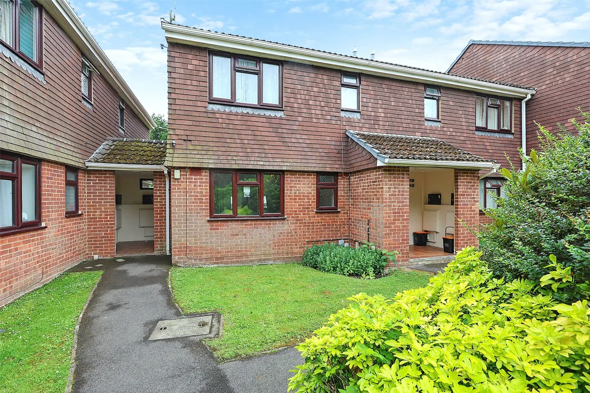 Robyns Way, Edenbridge, Kent, TN8