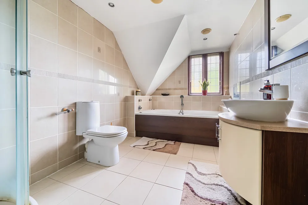 Cleeve Court, Bristol, BS16 photo 14