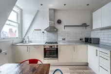 Prince Of Wales Drive, London, SW11 photo 2