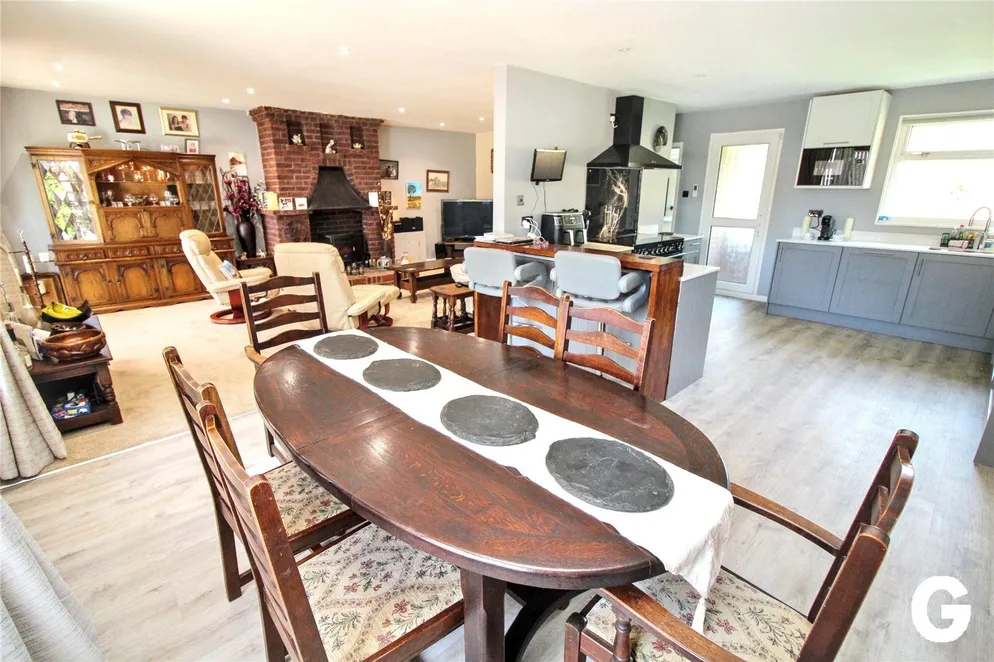 Property carousel item 6