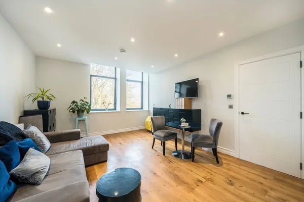 Littleworth Road, Esher, KT10 photo 2
