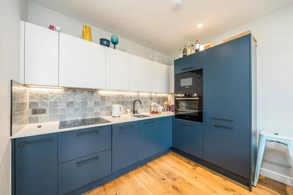 Littleworth Road, Esher, KT10 photo 3