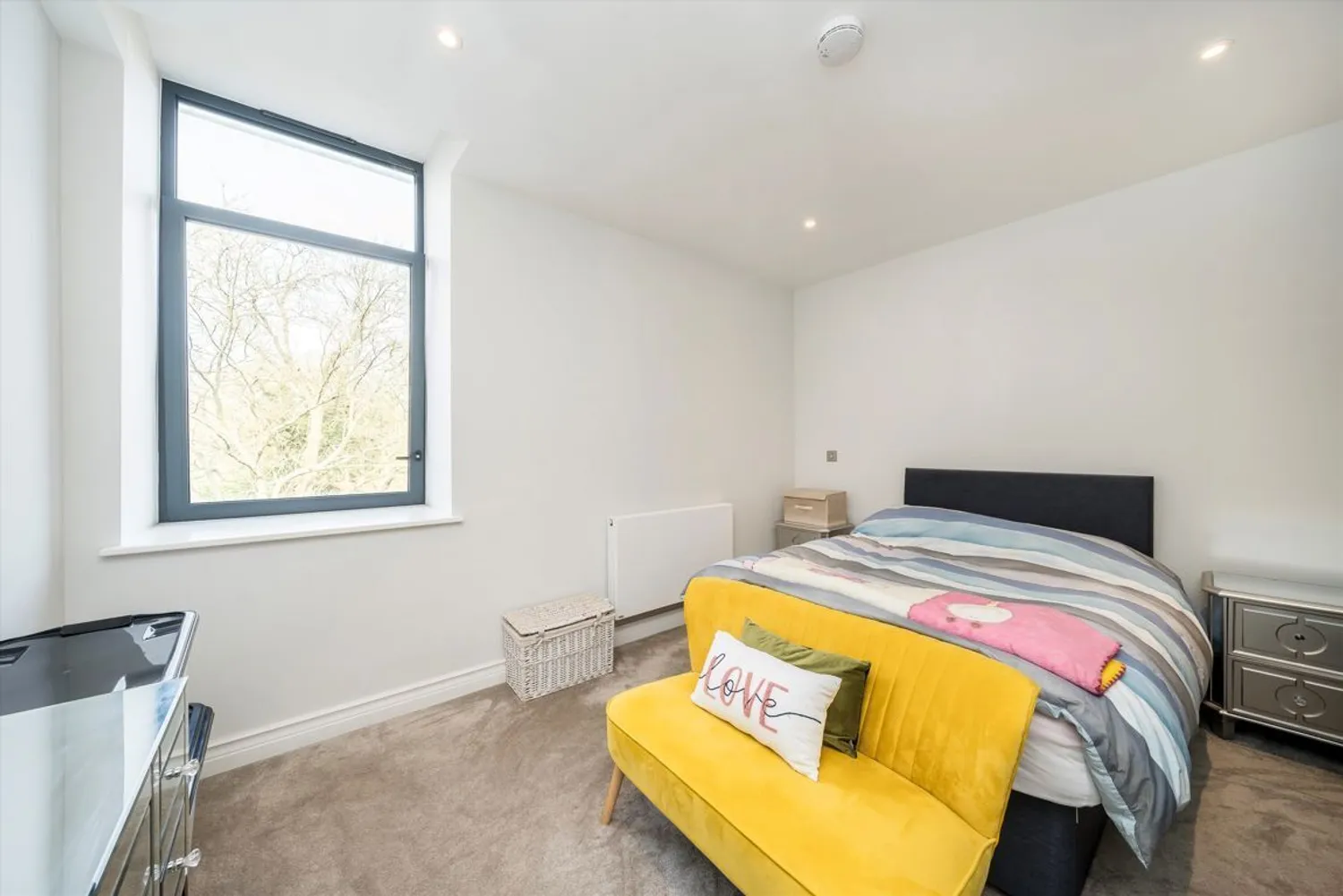 Littleworth Road, Esher, KT10 photo 4