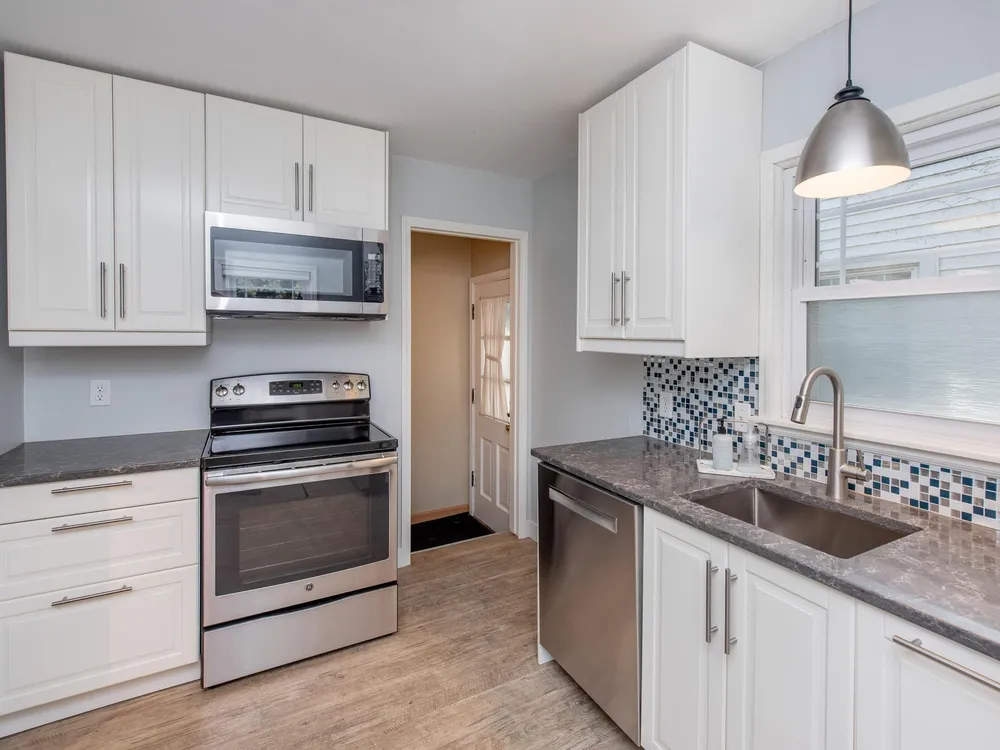 436 Woodlawn Ave, St Paul, MN 55105-1342