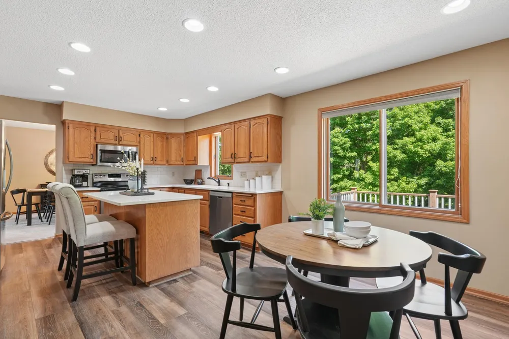 9220 Hillside Trail S, Cottage Grove, MN 55016