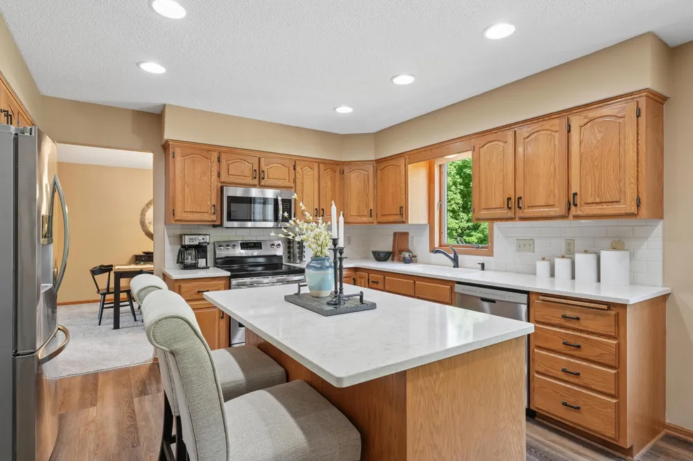 9220 Hillside Trail S, Cottage Grove, MN 55016