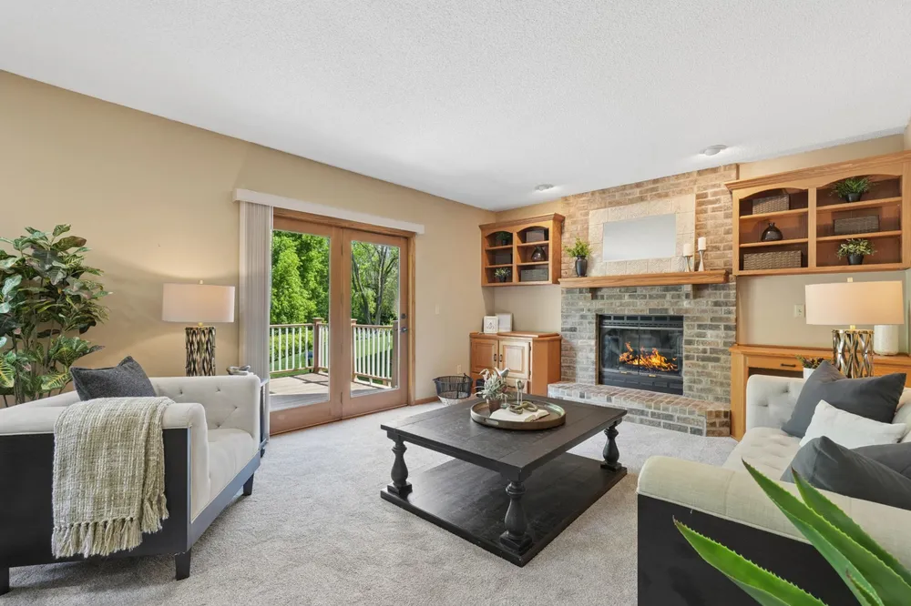 9220 Hillside Trail S, Cottage Grove, MN 55016