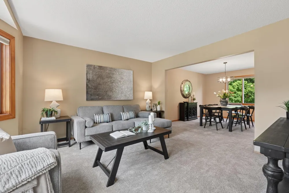 9220 Hillside Trail S, Cottage Grove, MN 55016