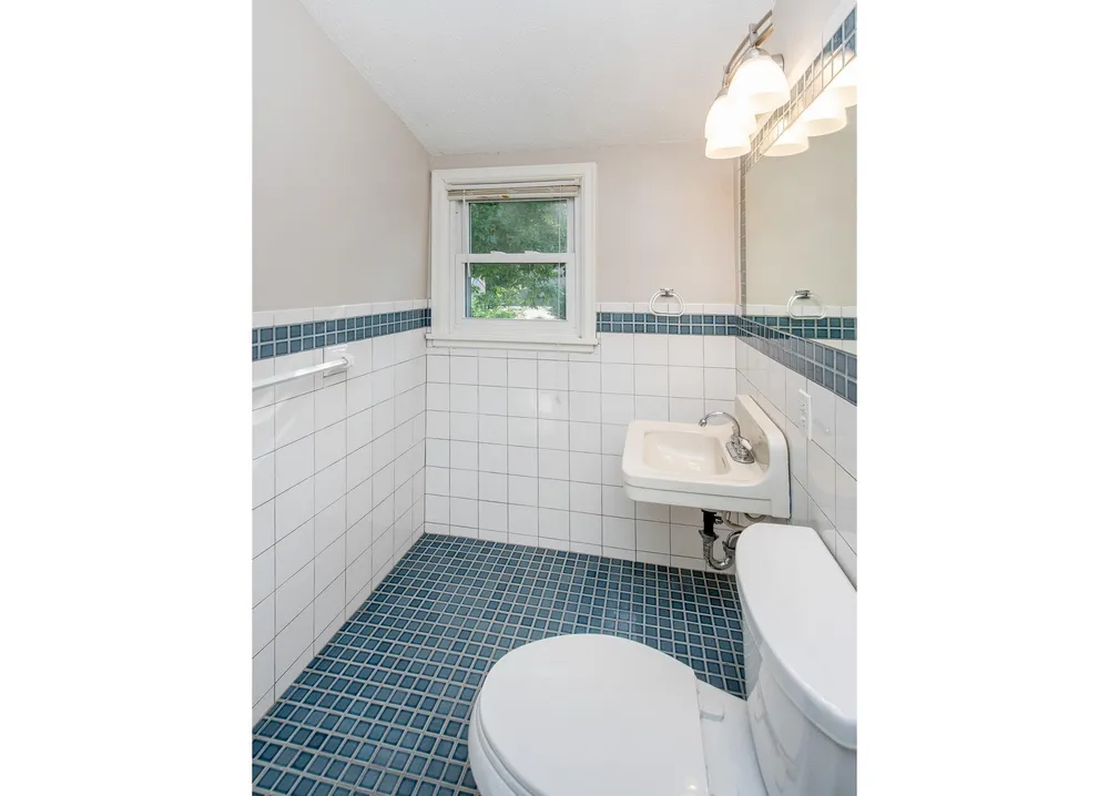 436 Woodlawn Ave, St Paul, MN 55105-1342