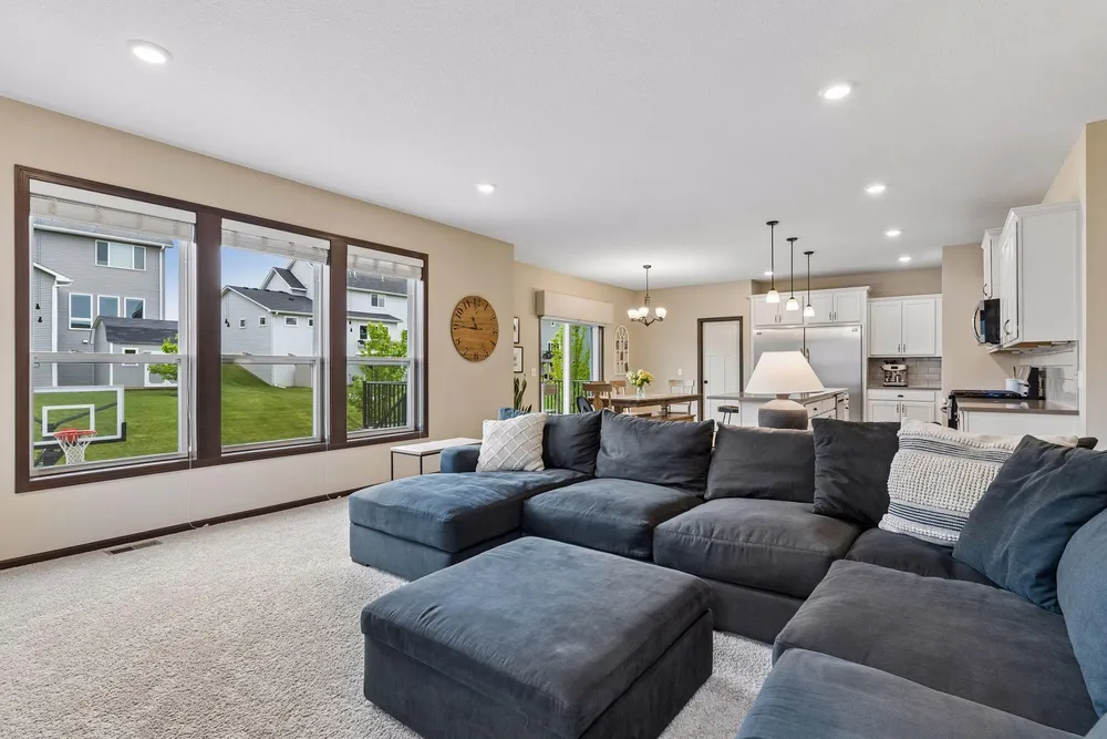 20164 Harvest Dr, Lakeville, MN 55044