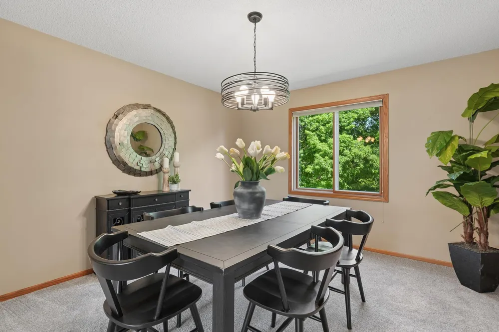 9220 Hillside Trail S, Cottage Grove, MN 55016