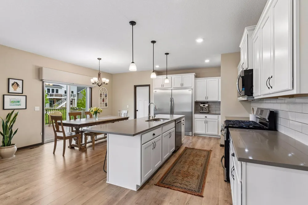20164 Harvest Dr, Lakeville, MN 55044