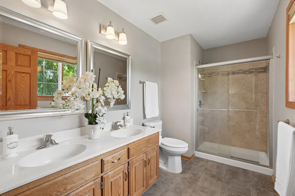 9220 Hillside Trail S, Cottage Grove, MN 55016