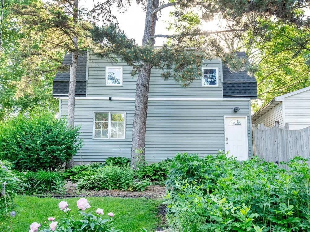 436 Woodlawn Ave, St Paul, MN 55105-1342