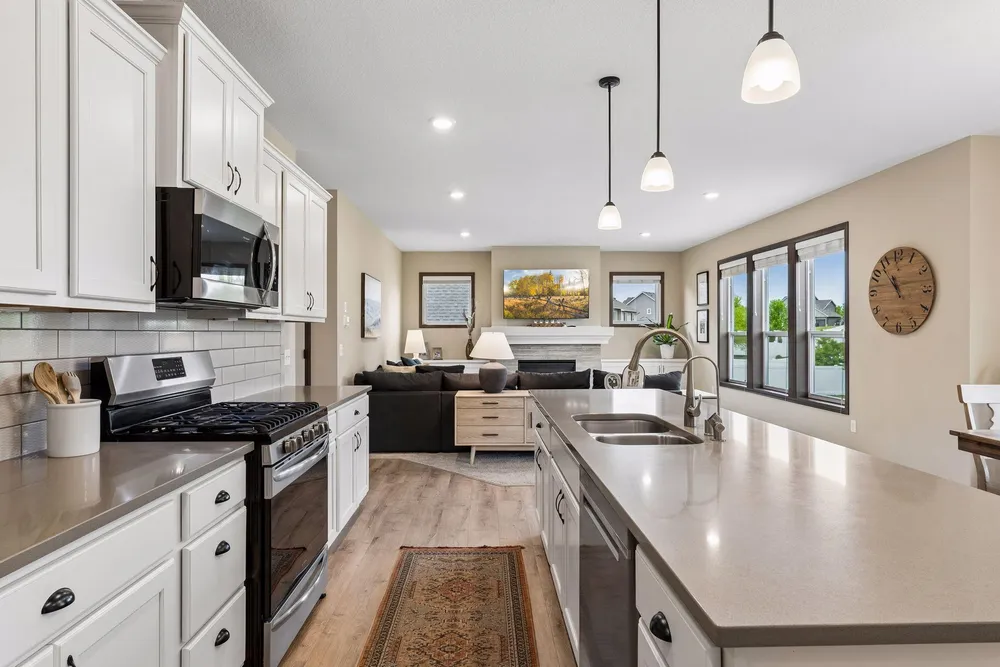 20164 Harvest Dr, Lakeville, MN 55044