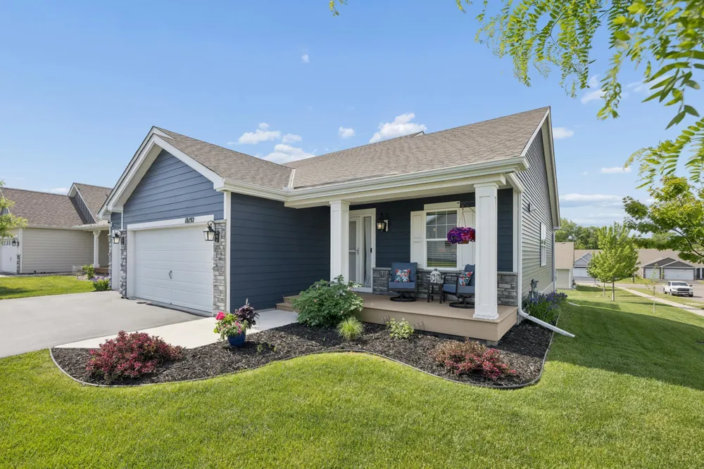18192 Hartlin Ave, Lakeville, MN 55044